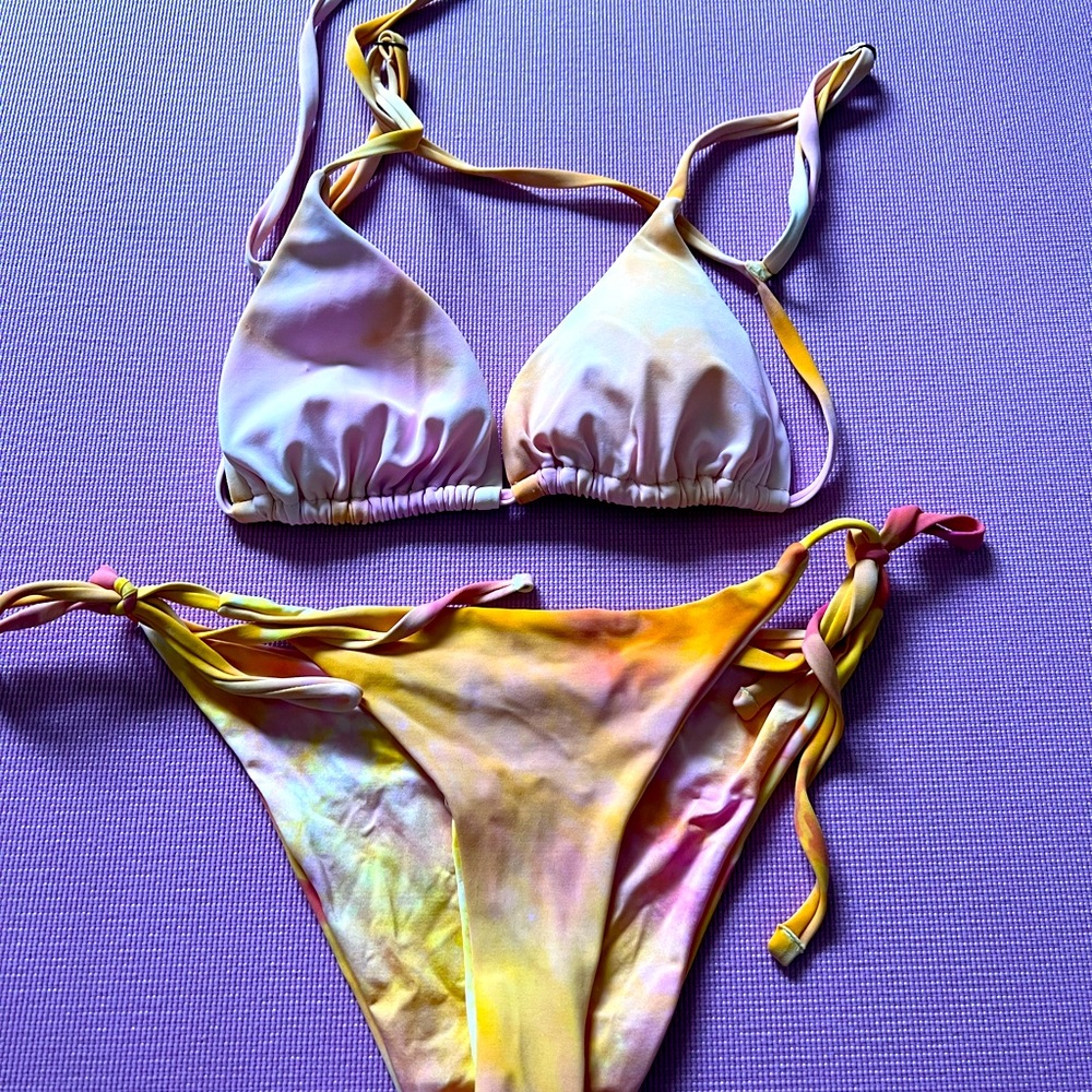 Mora tie die bikini.  Large top and medium bottom .  Florida boutique
